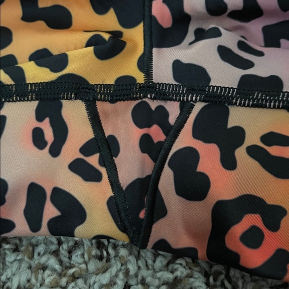 Savage X Fenty Leopard Print Sports Bra and Leggings Set - Picture 5 of 6